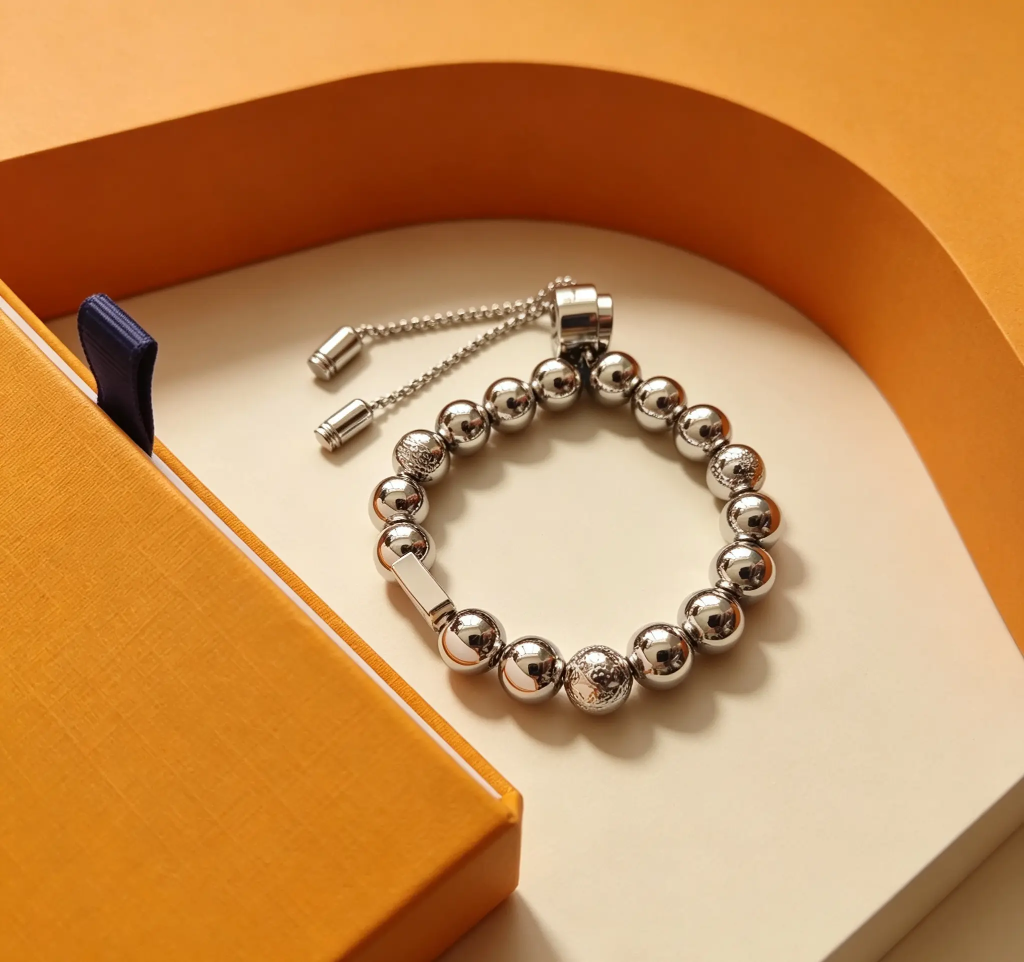 Designer high-end and luxurious new round bead bracelet for both men and women, perfect for couples, highly fashionable and versatile.