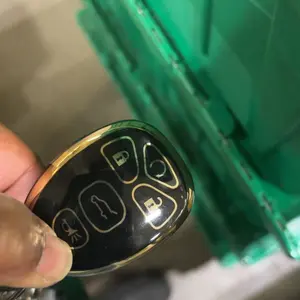 Key Fob Shell for Chevy Suburban Tahoe Traverse/GMC Acadia Yukon/Cadillac Escalade SRX/Buick Enclave/Saturn Outlook 5 Button Car Keyless Entry Remote Key Fob Case Cover (Black White) Smart Fob Replacement Cover