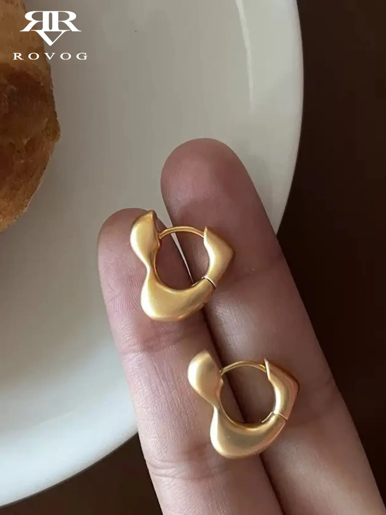 Elegant Copper Heart Design Earrings for Women, Unique Small Scale Jewelry for Daily Wear, Stylish Ladies Ear Cuffs