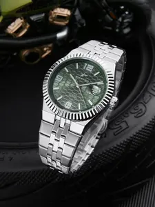 RICECGO Men's Business Quartz Watch Honeycomb-Patterned Full-Steel Timepiece Distinctive honeycomb dial paired with a serrated bezel Premium-quality full-steel bracelet A discreetly sophisticated choice for business commutes Analog Watch