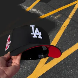 Los Angeles Dodgers New Era 9FORTY Snapback Baseball Cap – Dark Green Flat Brim Hat with White LA Logo & Anniversary Side Patch, MLB Streetwear Headwear