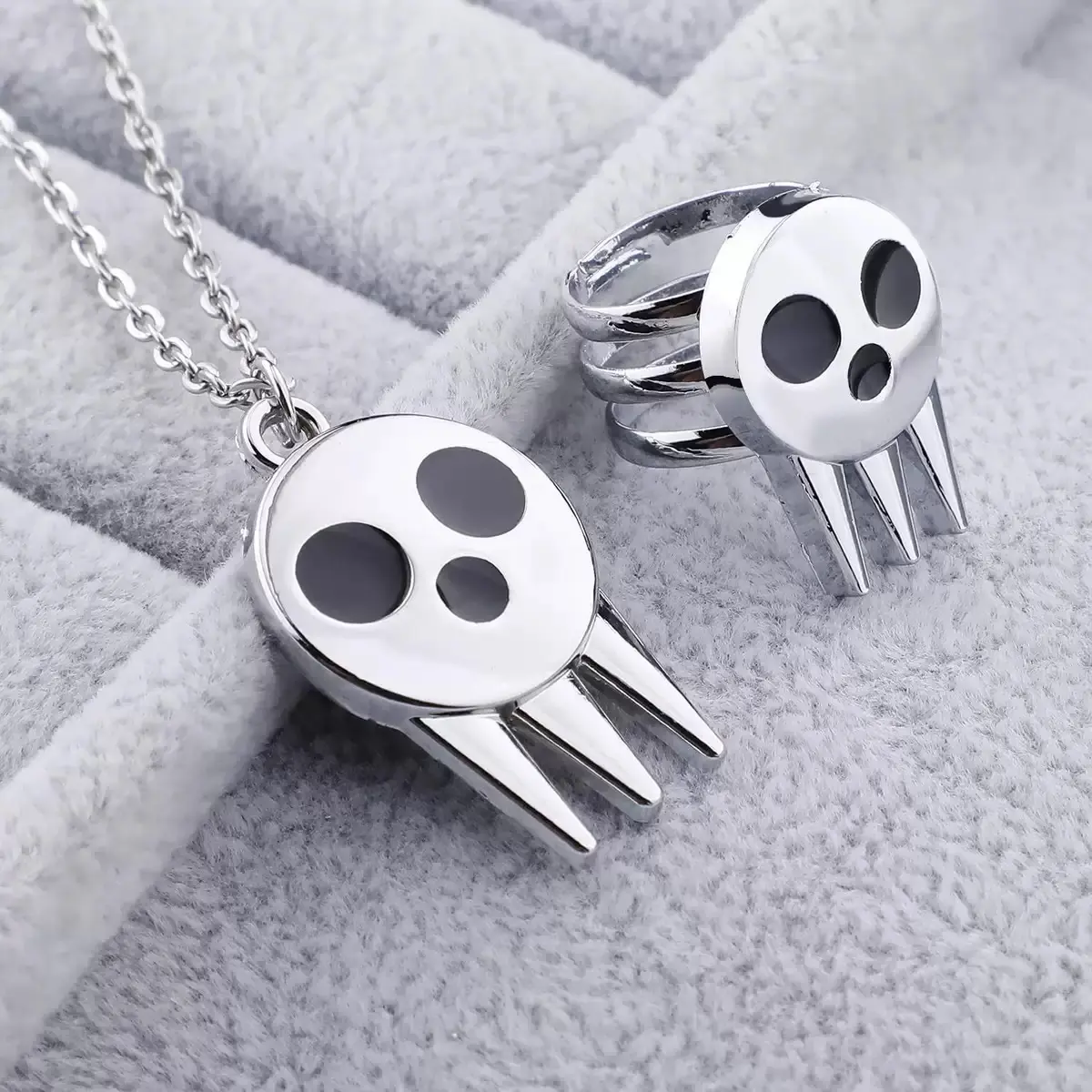 Retro Gothic Soul Eater Zinc Alloy Skull Pendant Necklace - Silver-Plated, Polished, Anti-Tarnish, Black Enamel Eyes & Fangs, Embedded Enamel, Metal Link, Death the Kid Cosplay Accessory, Charm Chain, Skull Symbol, Street Daily Jewelry, Collectibles