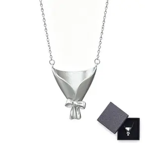 DIY Bouquet Necklace Create your own custom floral accessory by inserting dried or fresh stems. Holiday gifts for friends and family