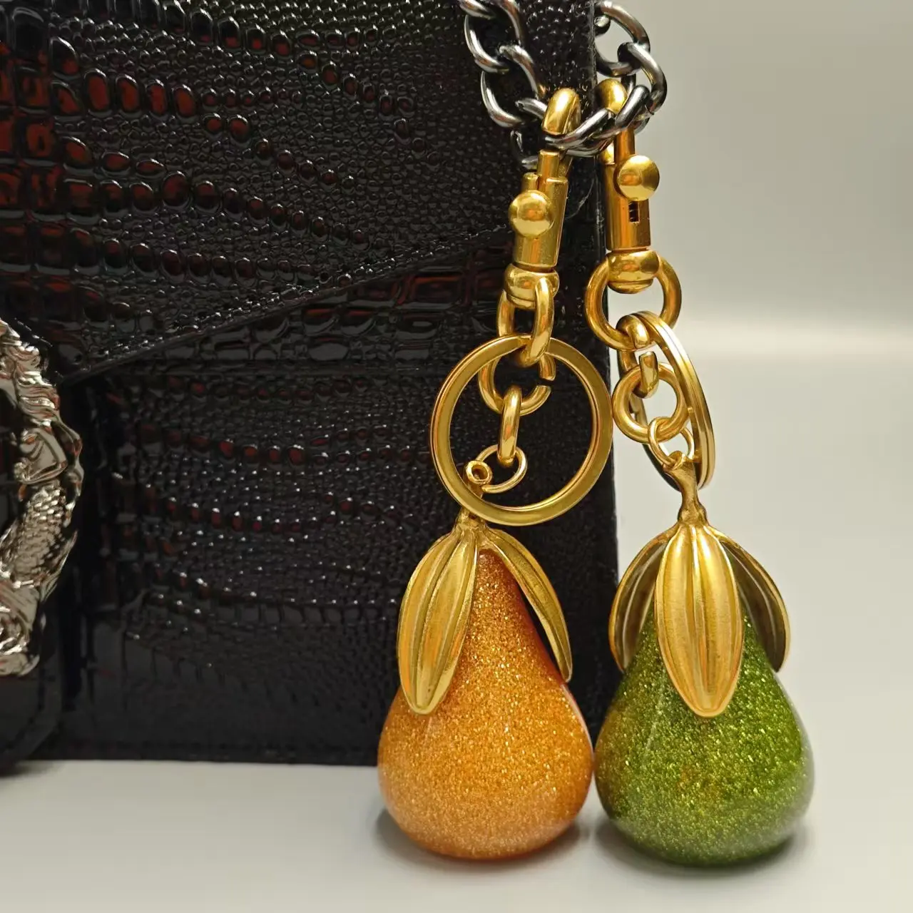 {Keychain} Golden Leaf Three Leaf Pear Fruit Bag Pendant - Fashionable Keychain Exquisite Keychain Walletchain