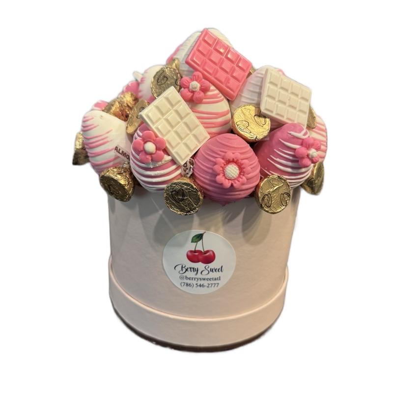 Marcy.  Arreglo a base de fresas decoradas con chocolate, para toda ocasión.  Contamos con diferentes size: small, mediano  y large .