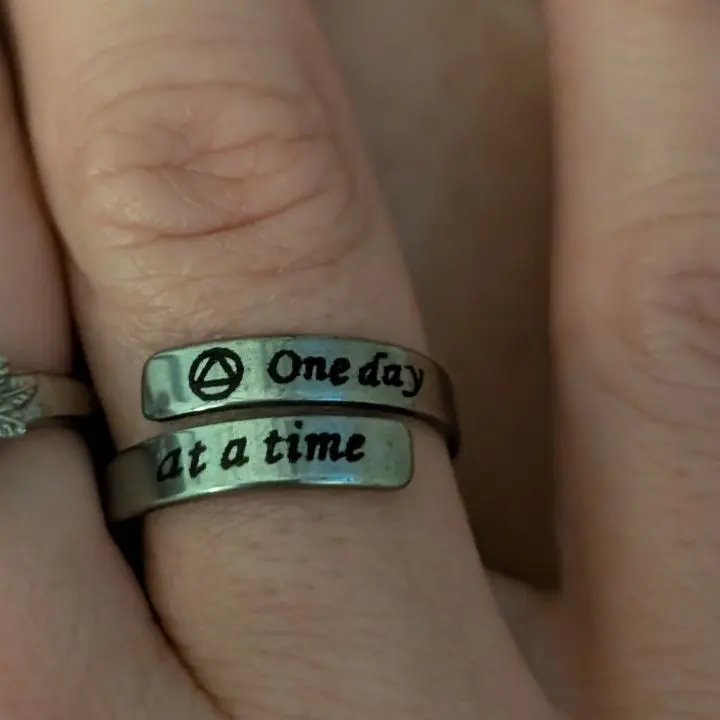 'ONE DAY AT A TIME" Ring - Inspirational Message Jewelry for Daily Motivation and Positive Mindset
