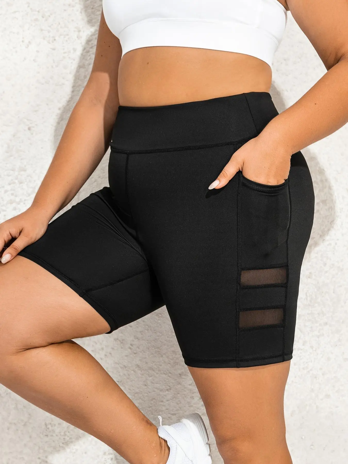 【Plus Size】 Contrast Mesh Pocket Sports Shorts, Women's Comfortable Breathable Seamless High Stretch Skinny Shorts, Ladies Clothing for Outdoor Workou