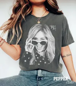 Hilary Duff Shirt Vintage 90s Bootleg Graphic Tee, Hilary Duff Lucky Me Tour 2026 Inspired T-Shirt, Comfort Colors Pepper Shirt,Gift For Fan