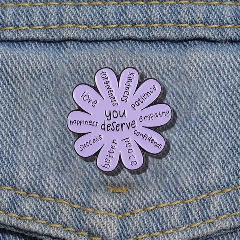 Daisy Flower Design Brooch, Durable Metal Pins, Alloy Brooch Pin, Fashionable Letter Pattern Brooch for Women & Men, Enamel Pin Suitable for Backpacks, Jeans, Scarves, Hats Decoration, Charms, Bouquet Daisy Pin, Floral Brooch