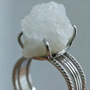 Natural Raw Clear Quartz Ring | Crown Chakra Healing Stone, Cleanses Negative Energy, Eases Anxiety, Boosts Spirituality & Attracts Abundance. Top choice for daily commutes, office & gifting. Perfect calming protective ring for besties & colleagues