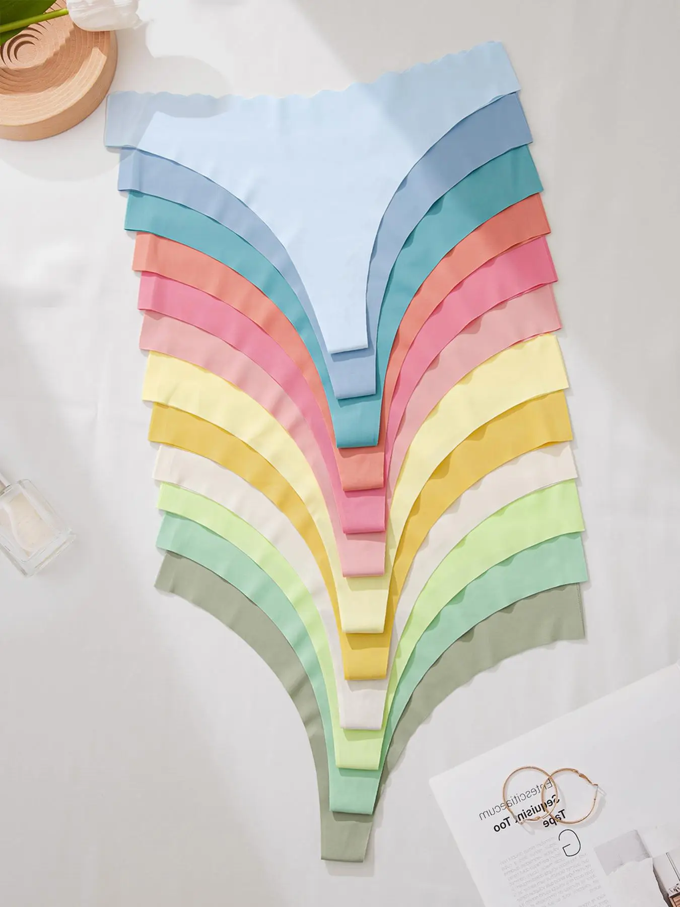 Women's Solid Scallop Trim Thong, Soft Comfy Breathable Seamless Drop Waist Panties for Daily Wear, Ladies Underwear for All Seasons, Panties Collecti