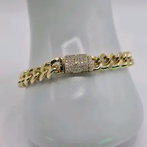 Acero Inoxidable Gold-Plated Cuban Link Bracelet with Pave Diamond Clasp for Men and Women