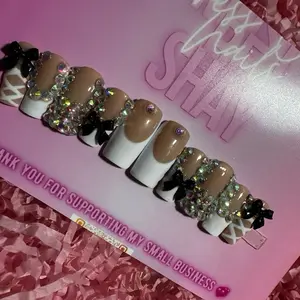 SHAY Press On Nails Black Ribbon with Sparkling Crystals and Bow Design for Stylish Look