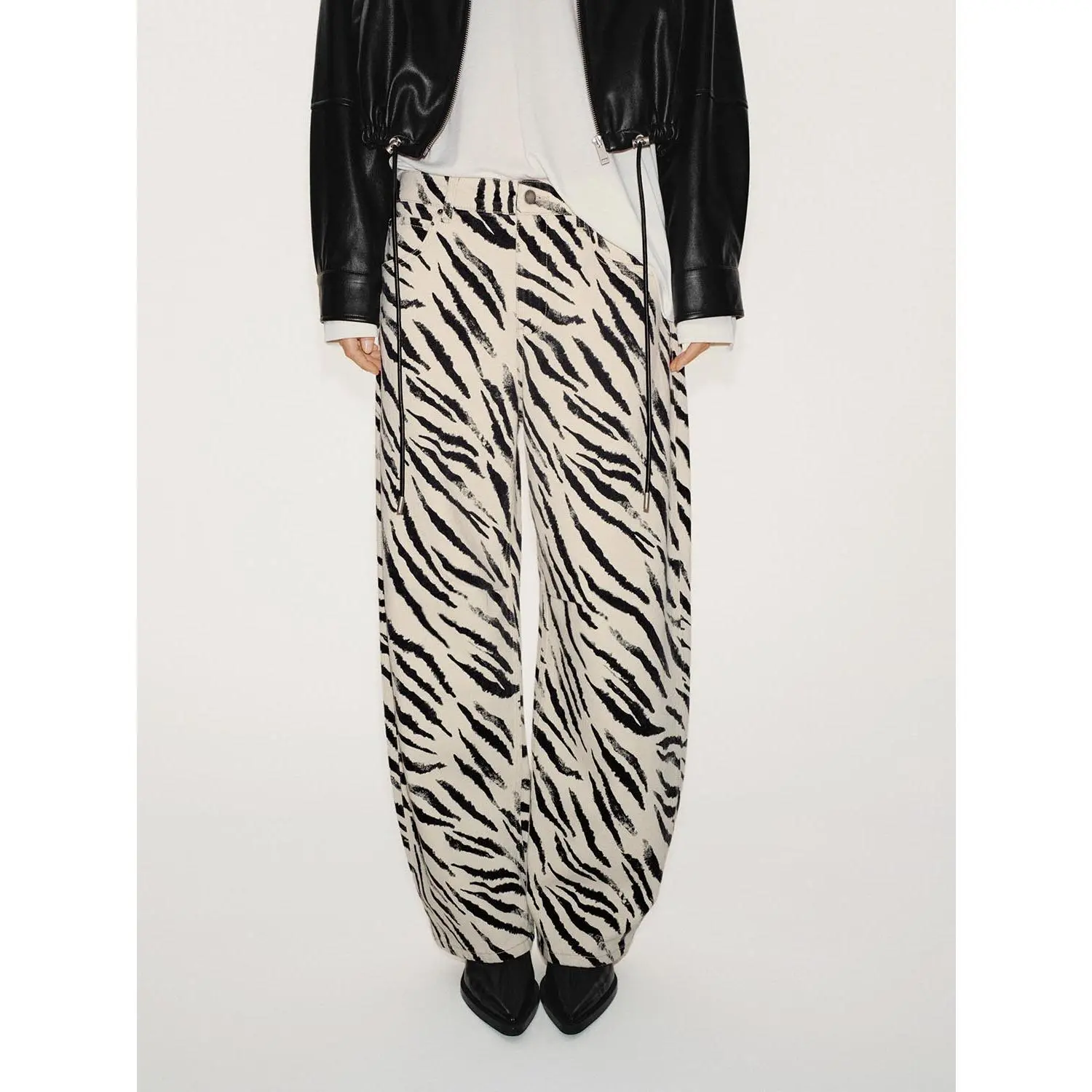 URBAN REVIVO Women's Animal Print Barrel Jeans - 2026 New Casual Streetwear Cotton Denim Trouser Piece for Women summerwins