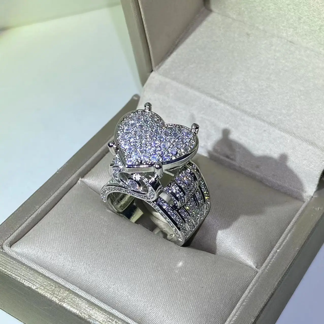 Hip Hop Micro-Inlaid Zircon Love Ring, Heavy-Design Rhinestone Decorated Vintage Crystal Artificial Gemstone New Fashion Jewelry Accessory, Rhinestone Decorated Ring, Vintage Crystal Ring