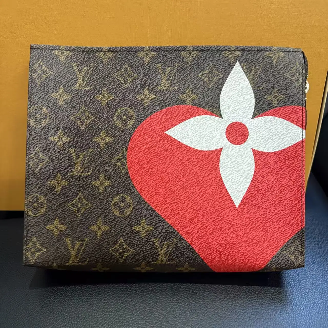 Pre-owned LOUIS VITTON AS SHOWN Toiletry Bags HZ 5597 Louis Vuitton Monogram Game On Toiletry Pouch 2626.06.24 liveshow8