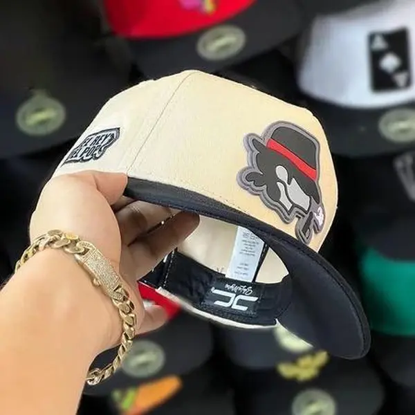 Unisex Cream Skull Patch Snapback Cap, Flat Brim Adjustable Baseball Hat, Streetwear Hip Hop Casual Hat