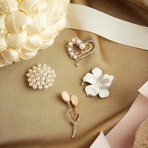 4PCS Brooch Set, Women's Clothing Accessory, Fashionable Zinc Alloy with Artificial,for Parties and Business Events, Perfect for Friends, Includes Brooches, Lapel Pins, and Scarf Clips