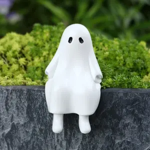 Resin Cute Ghost Ornament, Halloween Party Decor, Outdoor Garden Park Decoration, Coffee Shop Bar Restaurant Gift, Christmas Holiday Present