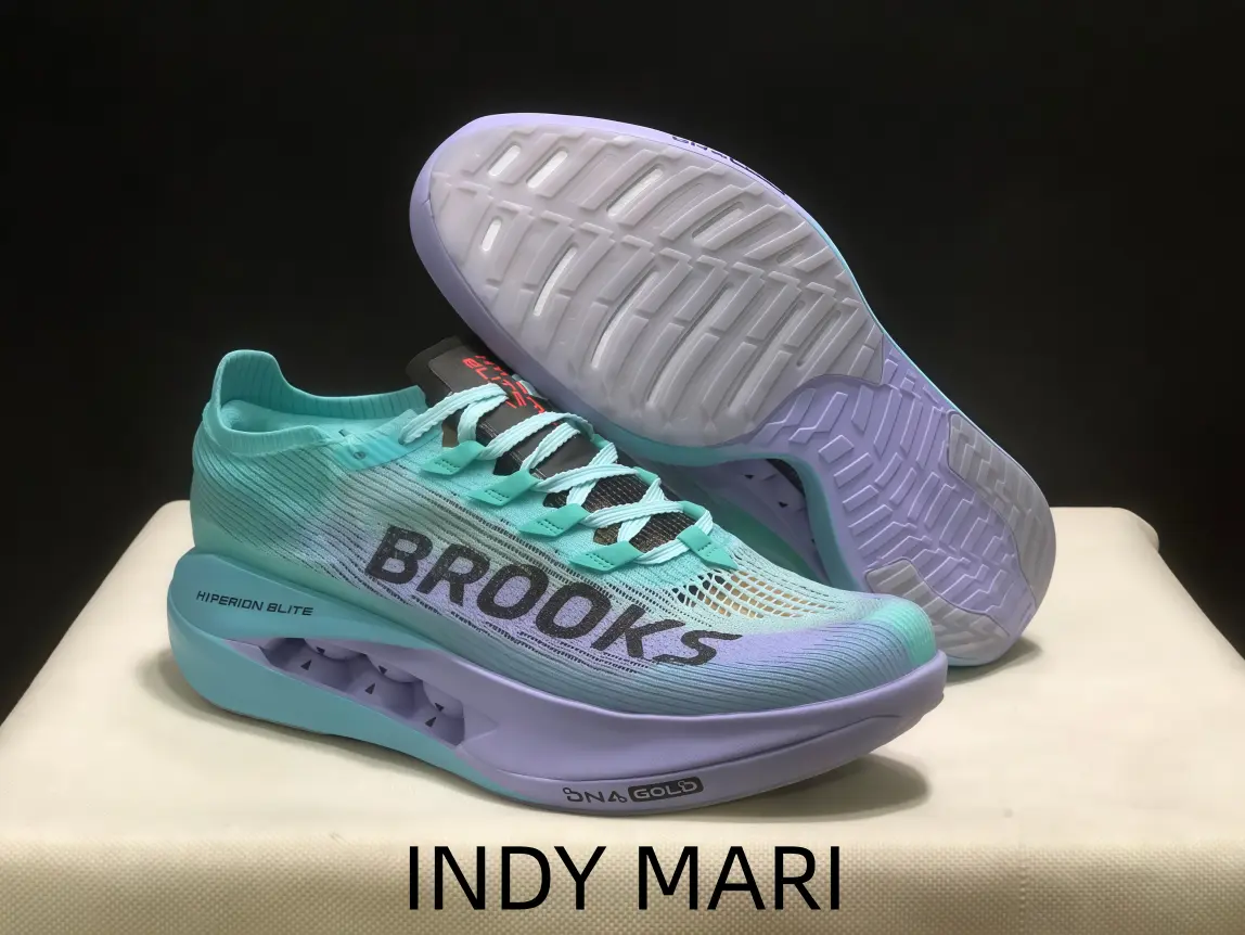 Mint cyan lavender gradient carbon plate racing athletic shoes with lightweight breathable mesh upper, hollow side air cushion delivers snappy rebound for marathon road training