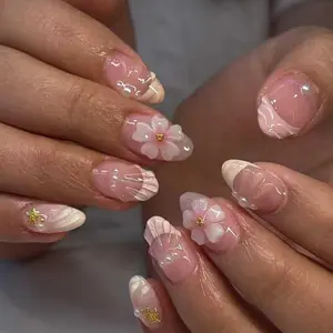 24pcs Oval Short Fake Nails, Nude Base + 3D Shell/flower + Pearl Star Decor, Reusable, Beginner-Friendly, Includes Jelly Glue & Nail File
