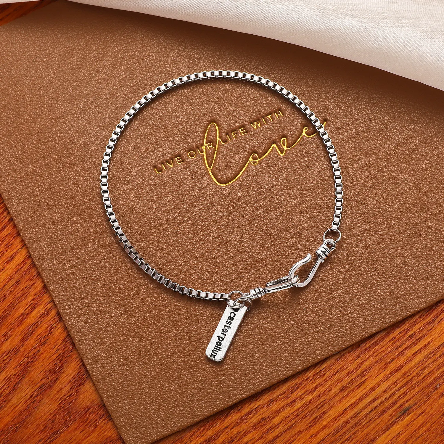 2111 # Retro English Box Chain