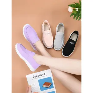 Unisex Sunflower Embroidered Slip-On Sneakers, Comfortable Non-Slip Walking Shoes, Fashion Casual Flats for Women, Summer Soft Sole Footwear