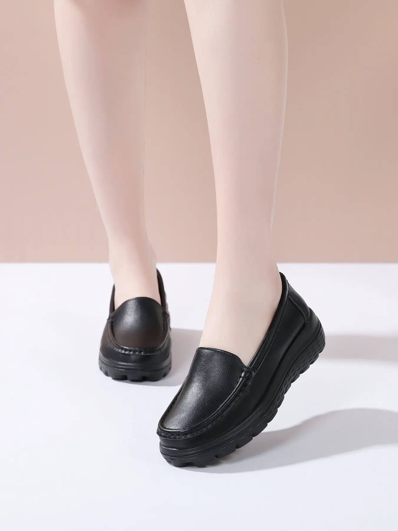 Nurse Shoes Simple Solid Color Sneakers Slip On Shoes Slip Ins Shoes for Women Outdoor Walking Shoes Ultra Light Soft Bottom Breathable Anti-Slip Work Shoes Shoes Healthcare Workers Lightweight Slip Ons