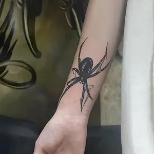 6 Large Herbal Tattoo Stickers, Suitable for Halloween Costumes and Role Play, Including 1 Spider Element and 5 Random Patterns, Lasting for 7-15 Days, Waterproof and Anti-Friction, Realistic Effect, Suitable for People Who Don't Want to Tattoo