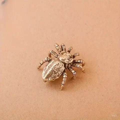 Cute Spider Figurine, Decorative Bronze Animal Decoration, Indoor Outdoor Use, Weather Resistant Home Garden Ornament, No Power Needed, Copper Brown, Garden Sculptures Statues