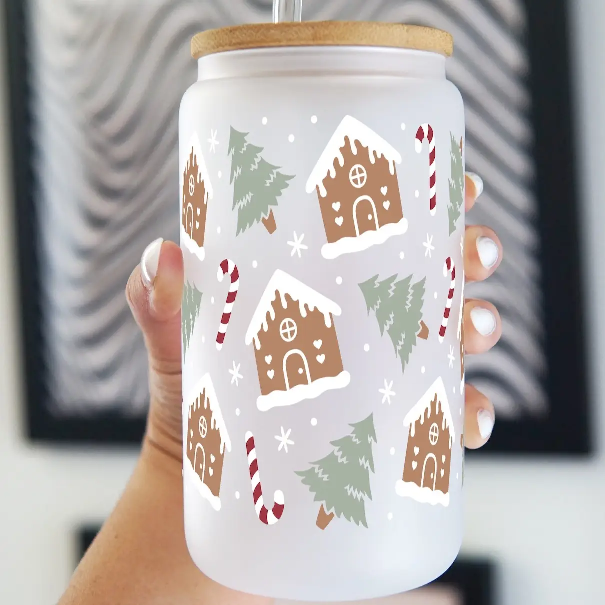 Sip-Sip Hooray! 16oz Gingerbread House Christmas Glass Can Cup – Bamboo Lid & Straw, Aesthetic Holiday Drinkware, Reusable Gift Tumblers for Friends