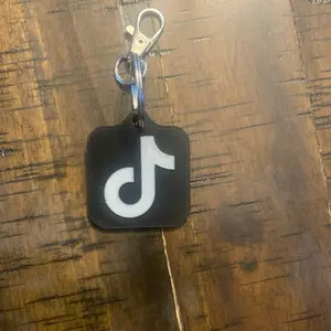 Social tap Keychain