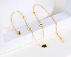 N249- Beautiful Black Shell Flower Necklace!