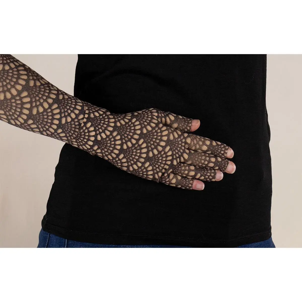 Speakeasy Gradient Compression Glove