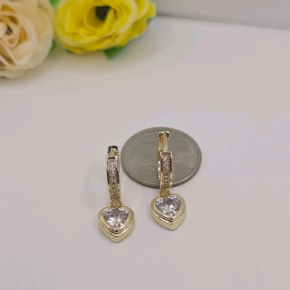 HEART'S earrings Gold-plated fashion style with clear stones HEART'S earrings Gold-plated fashion style with clear stones