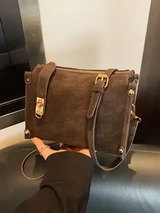 Elegant and exquisite retro light luxury texture small square bag, simple atmosphere, fashionable and versatile one shoulder crossbody bag, can accommodate personal belongings, suitable for commuting to work, shopping