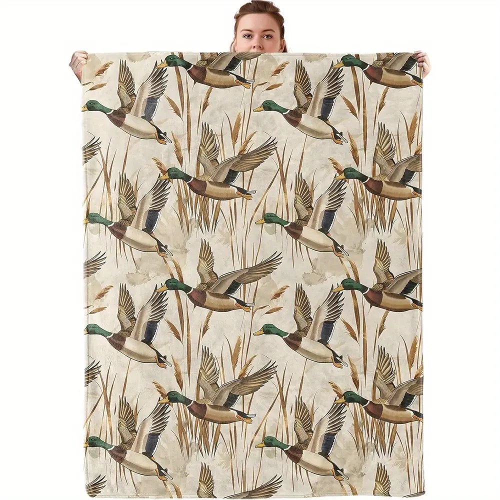 Mallard Duck Wildlife Throw Blanket, Flying Ducks and Reeds Flannel Print for Bedroom and Sofa, Nature Art Cover for Cabin Rooms, Reading Chairs and Quiet Evenings, Birthday Holiday Present for Bird Watchers and Outdoors Fans