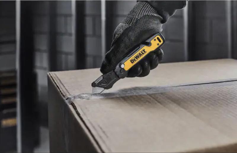DEWALT Push and Flip Folding Lock-Back Utility Knife and 3.3 in. Tanto Pocket Knife with Quick Flip Set (2-Piece)