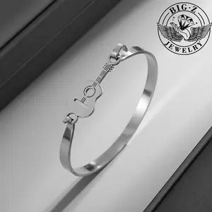 A simple, niche-design, titanium steel, hollowed-out stainless steel guitar bracelet for men and women, retaining its color. A creative, stylish, and exquisite birthday or New Year's party gift for music lovers.