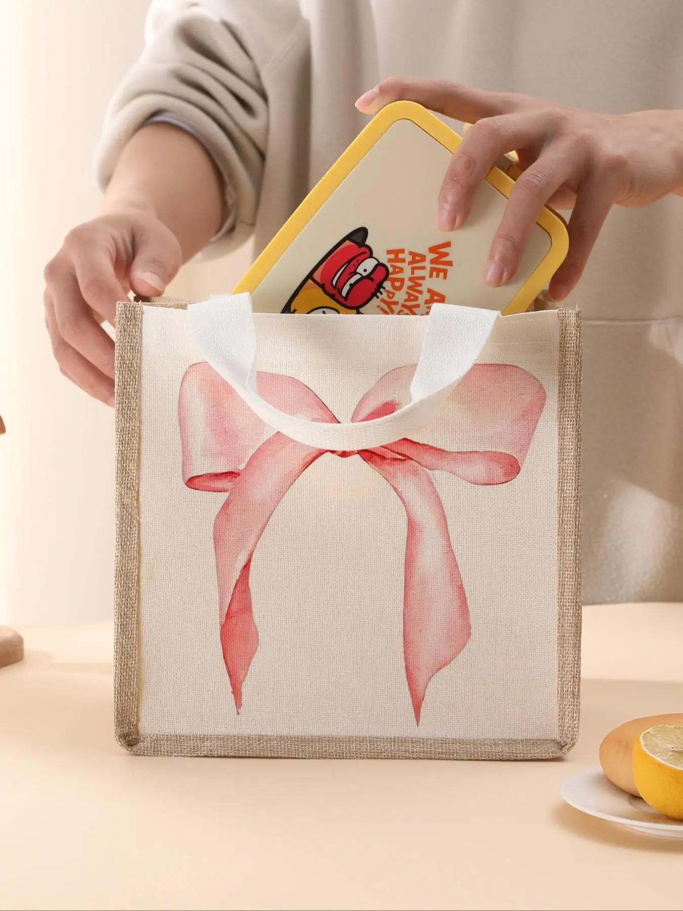 Bowknot Pattern White Lunch Bag, Portable Lunch Box Handbag, Large Capacity Durable Lunch Bag for Women & Men, Casual Insulated Lunch Bag for School &