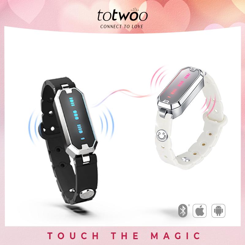totwoo Morse Love Long Distance Touch Bracelets with Silicone Remote Vibration & Flash Sync Love Connect Gift for Couples Sun&Moon Women Jewelry