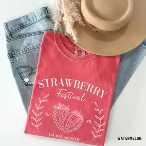 Comfort Colors Strawberry Vintage Shirt, Cottagecore Summer Fruit Graphic Tee, Cute Festival Aesthetic T-Shirt
