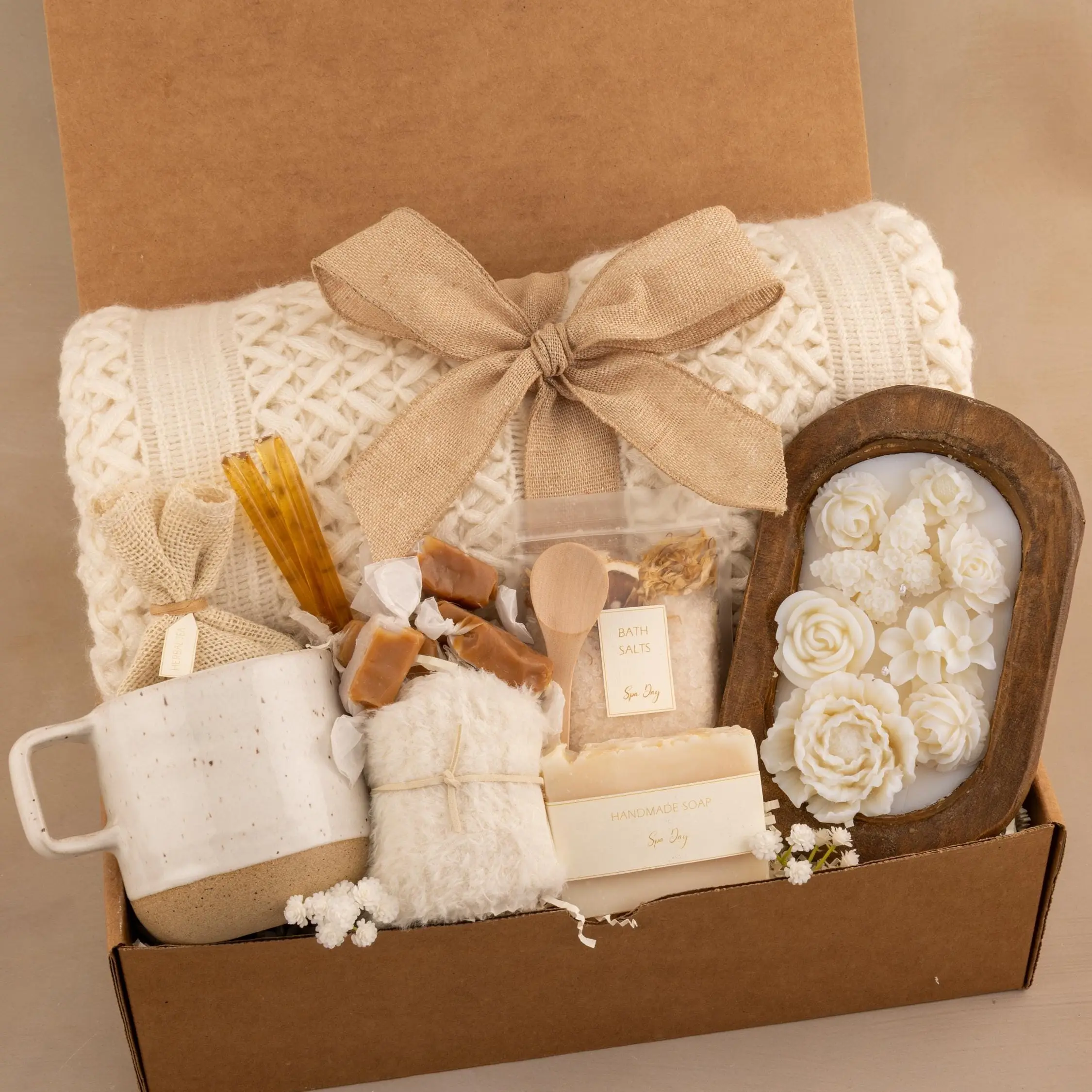 WoodCandleWhiteFlowe