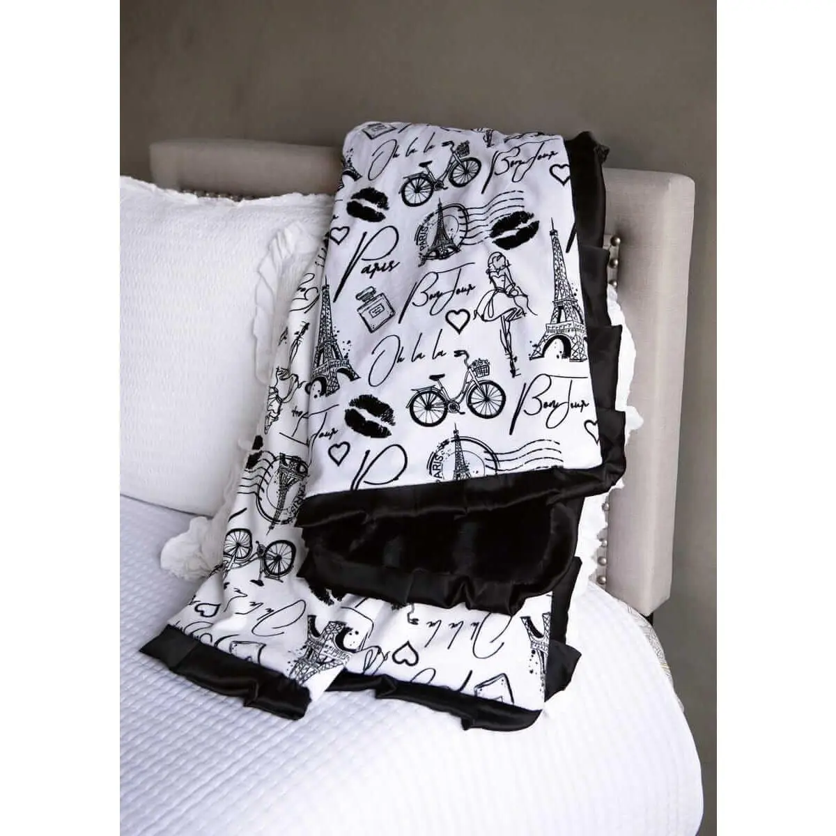 A Day In Paris Black Blanket, Cozy Bedding Throw, Blanket Gift for Home Decor