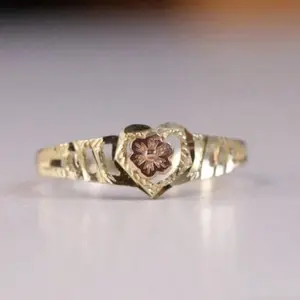 Elegant minimalist hollow flower design ring, suitable for women daily use, party, holiday gift, birthday, Valentine's Day