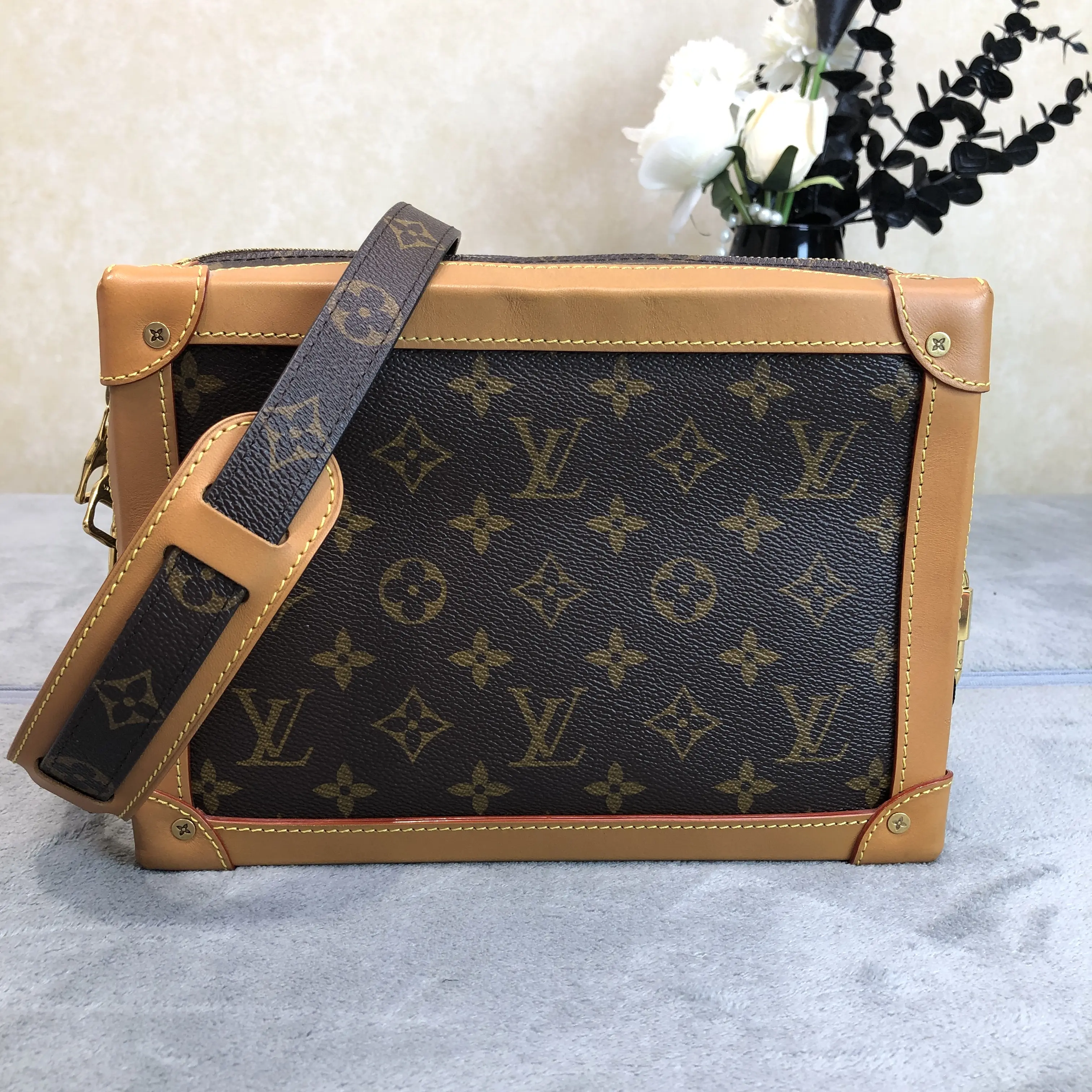 Pre-owned Louis Vuitton leather Crossbody Bags Soft Trunk shoulder bag 001172
