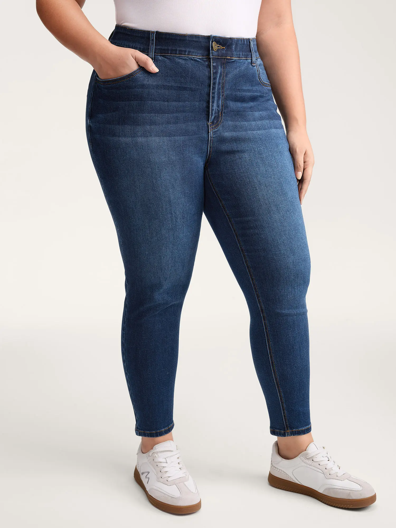 BloomChic Women's Plus Size High-Stretch Mid-Rise Pull-On Skinny Jeans - Bottom with Pockets, Butt-Lifting Fit, Medium Wash Relaxed Denim, Work-Ready for Busy Days