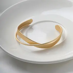 Irregular Geometry Mobius Bracelet for Women Gold Plated Adjustable Metal Open Cuff Bangle Luxury Punk Jewelry New Design Gifts for Her