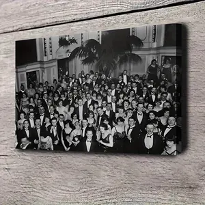 1 Piece <The Shining> Movie Poster Canvas Wall Art - Black and White Retro Style, Wrapped Canvas Frame, Living Room, Bedroom, Cafe Decoration, Ready to Hang, Home Decoration, Classic Cinema Style, High-Quality Printing, Framed Artwork, Movie Enthusi