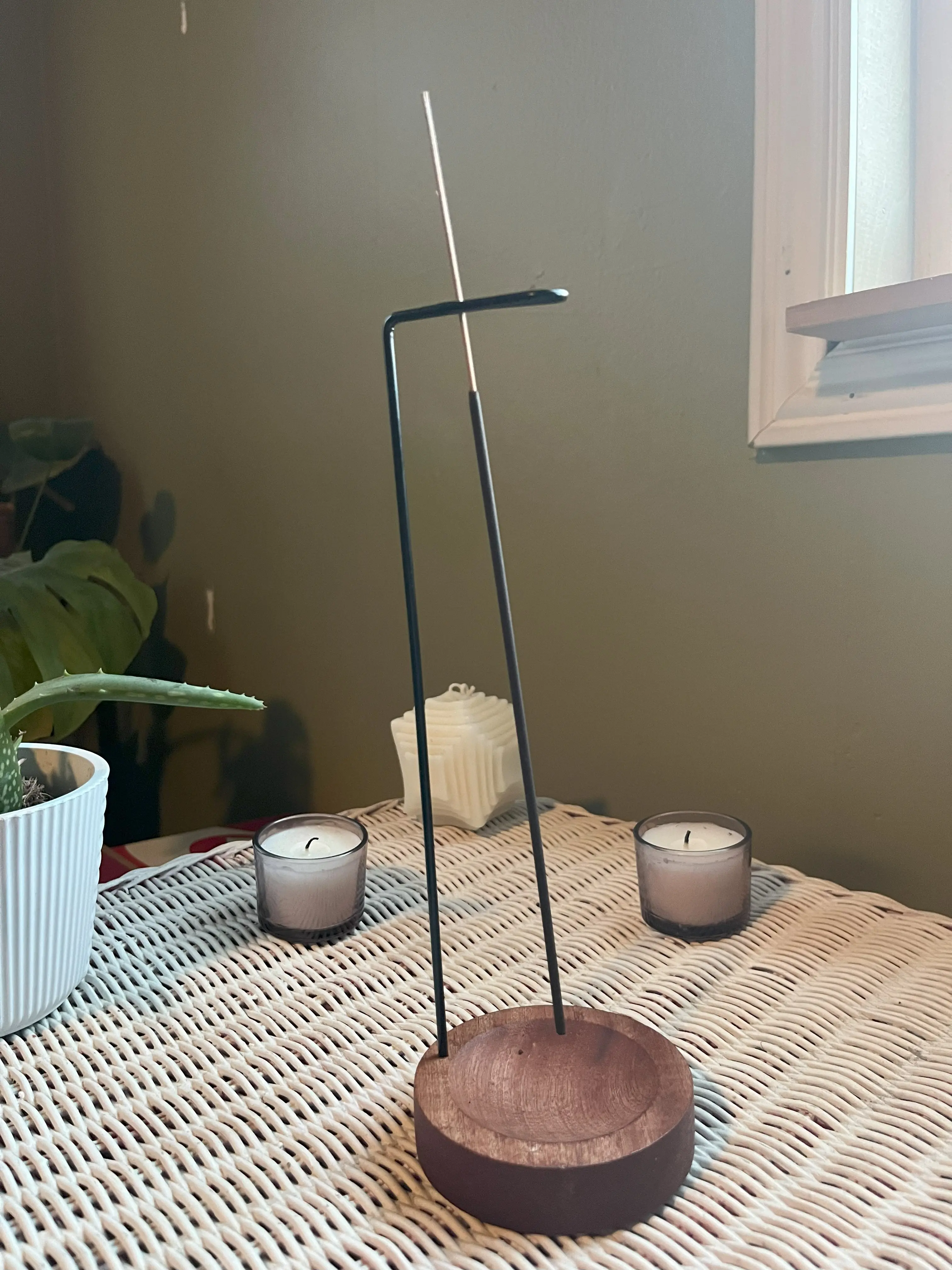 Wooden & Metal Incense Burner - High-Quality Metal & Wooden Design for Fragrant Handmade Incense Aroma, Ideal for Relaxation and Meditation for Personal Space Aromatherapy Scent Freshener